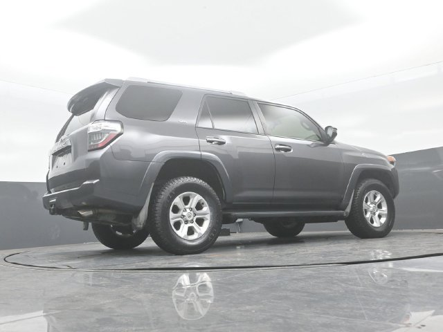 Used 2018 Toyota 4Runner SR5 AWD/4WD image 25