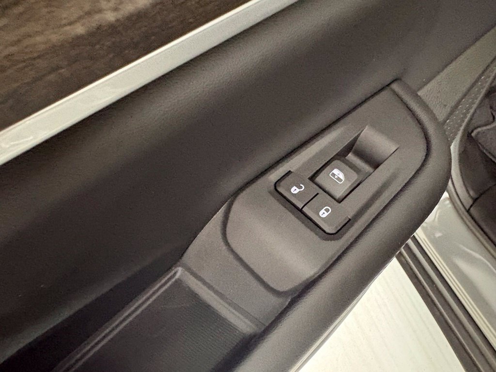 New 2027 Jeep Grand Cherokee Altitude RWD image 38