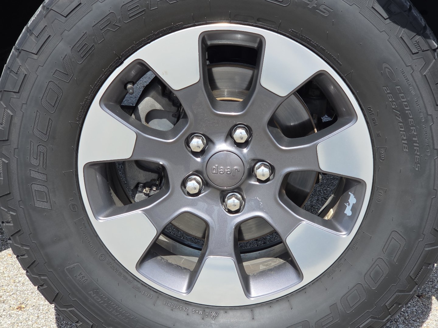 Used 2018 Jeep Wrangler Unlimited Sahara AWD/4WD image 8