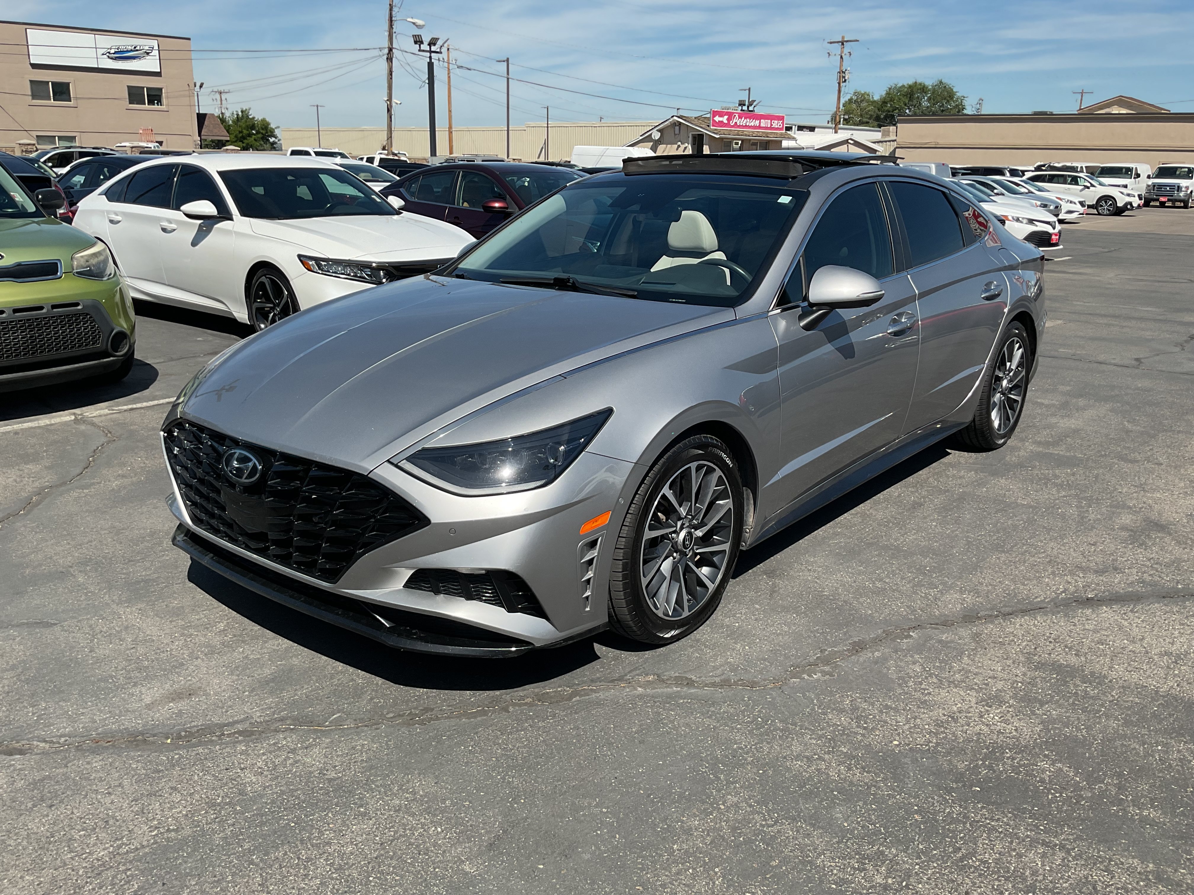 Used 2022 Hyundai Sonata Limited w/ Cargo Package FWD image 2