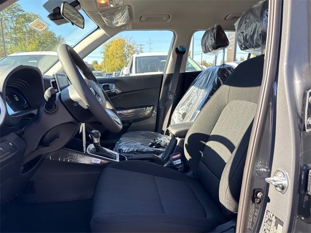 New 2026 Hyundai Venue SE image 9