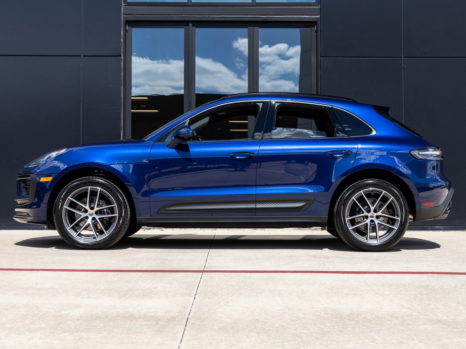 New 2026 Porsche Macan image 2