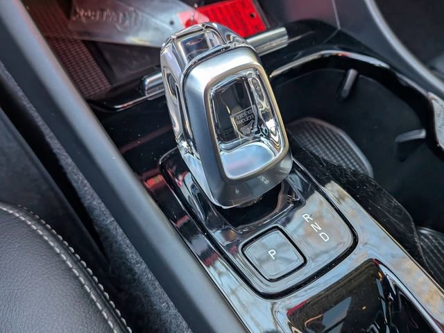 Certified 2023 Volvo XC40 B5 Plus image 19