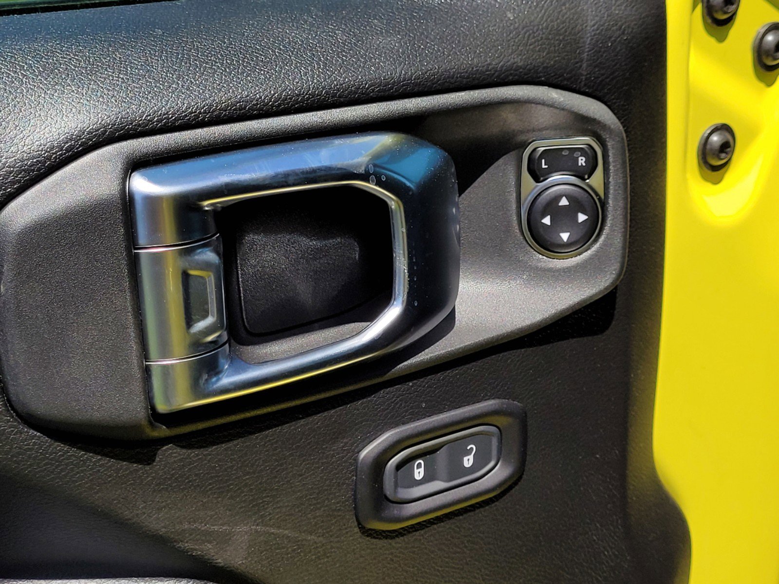 New 2023 Jeep Wrangler Unlimited w/ Sun & Screen Package image 10