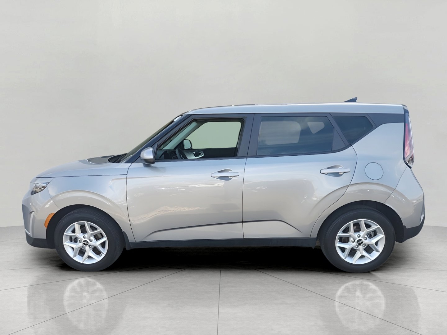Used 2023 Kia Soul LX w/ LX Technology Package image 12