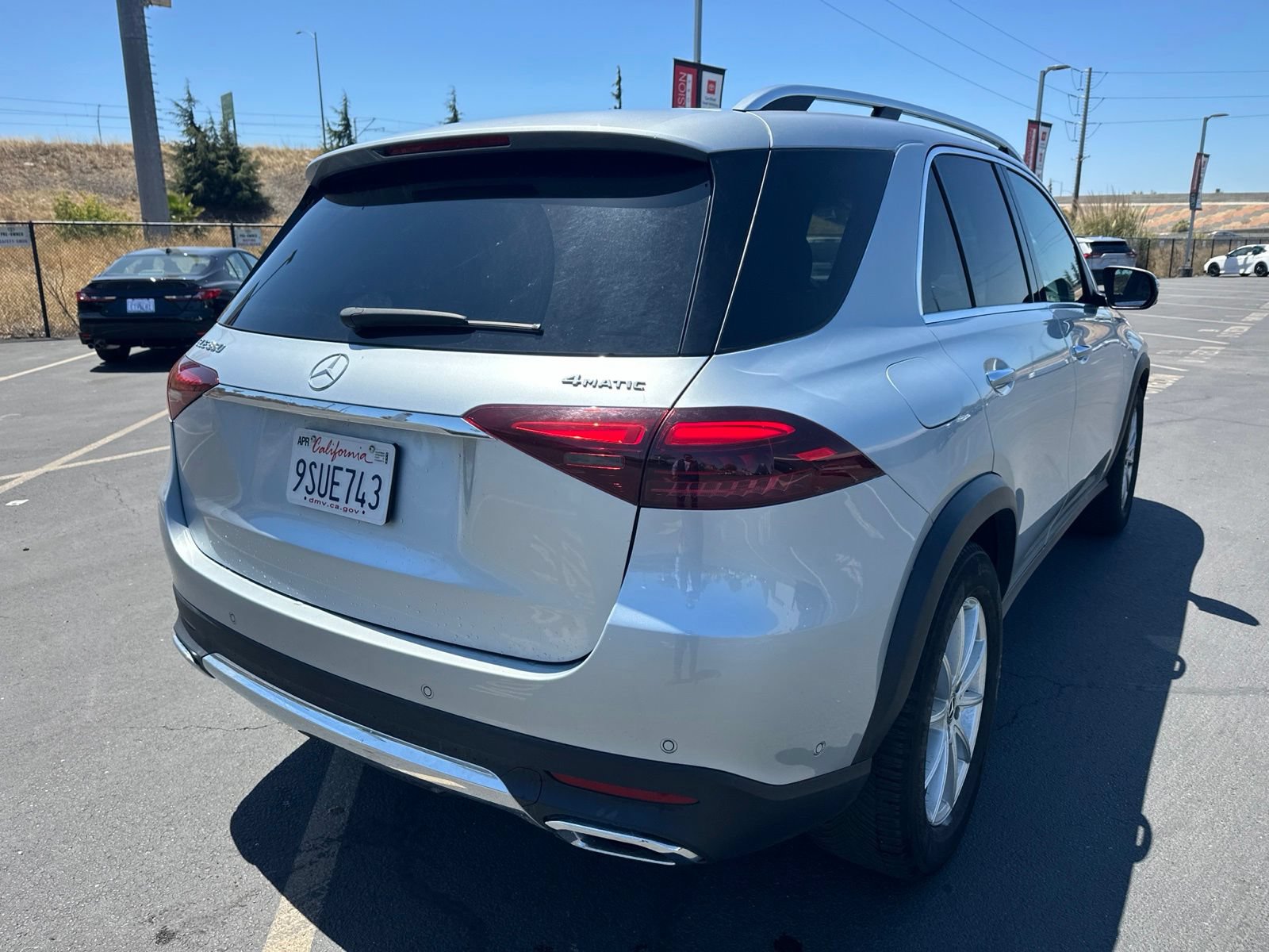 Used 2025 Mercedes-Benz GLE 350 4MATIC w/ Driver Assistance Package image 4