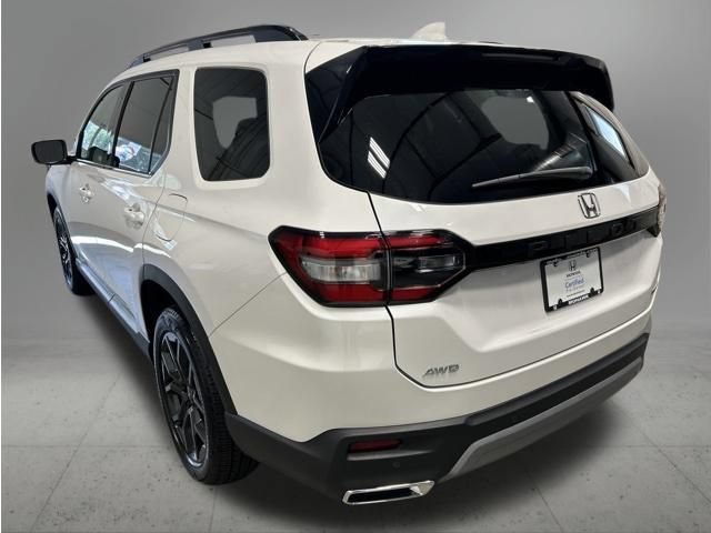 Certified 2025 Honda Pilot Touring image 4