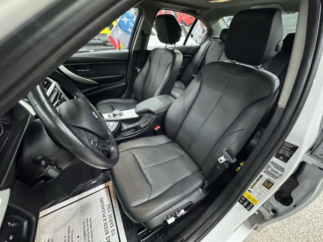 Used 2018 BMW 320i xDrive Sedan w/ Convenience Package image 11