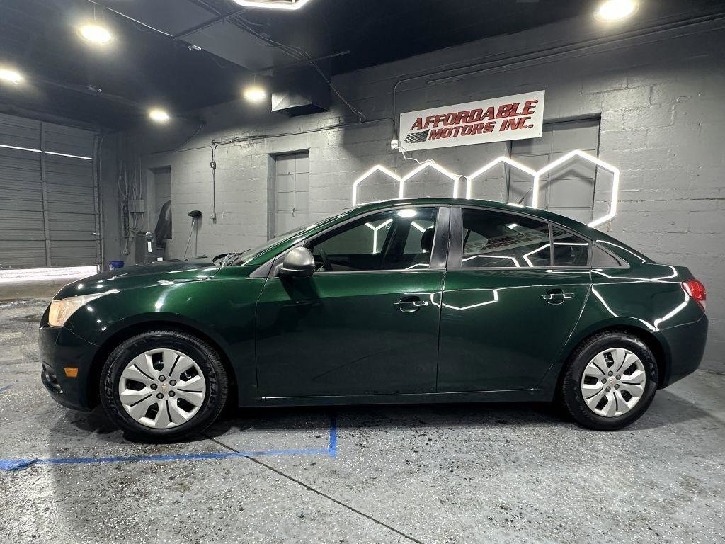 Used 2014 Chevrolet Cruze LS image 2