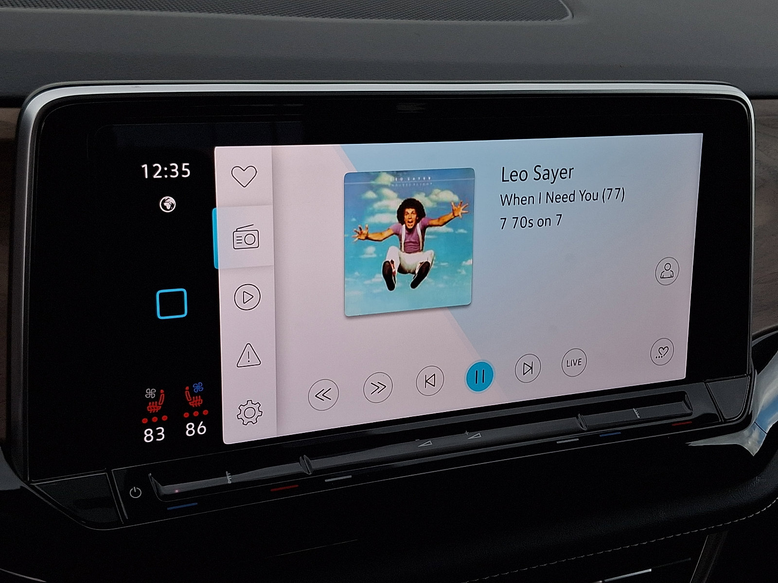 Used 2024 Volkswagen Atlas SE image 18