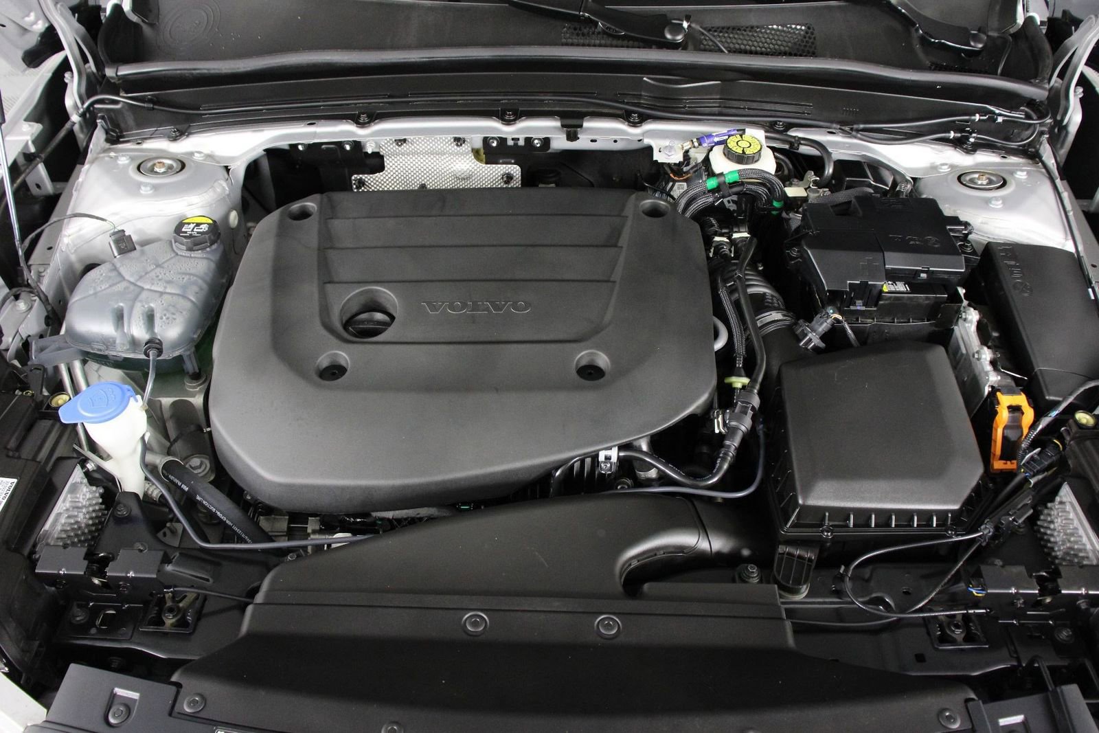 Certified 2023 Volvo XC40 B5 Ultimate w/ Protection Package Premier AWD/4WD image 24