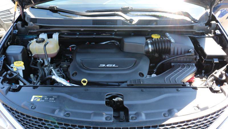 Used 2018 Chrysler Pacifica Touring-L FWD image 34