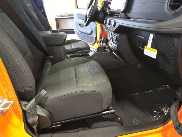 New 2025 Jeep Gladiator Mojave w/ Convenience Group image 25