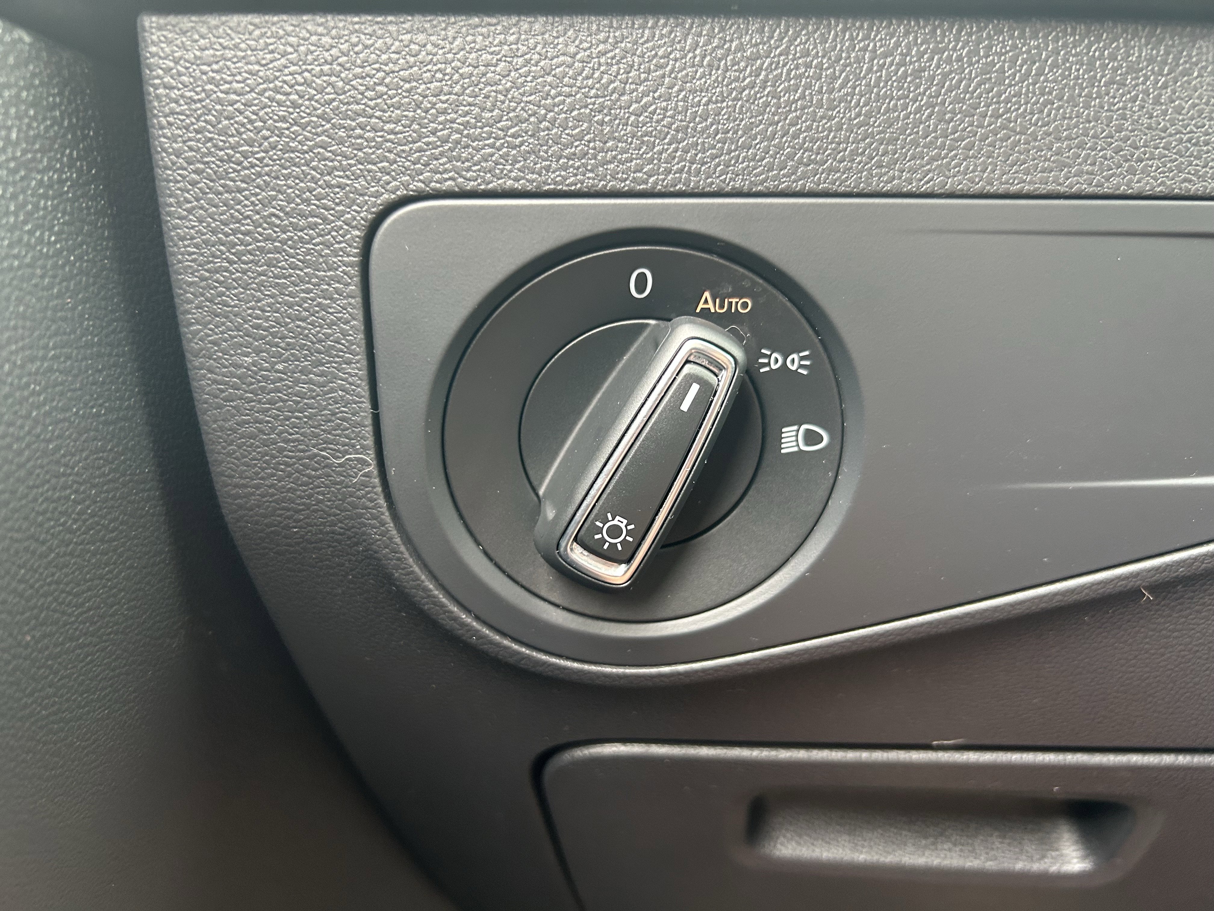 Certified 2022 Volkswagen Tiguan SE R-Line AWD/4WD image 19