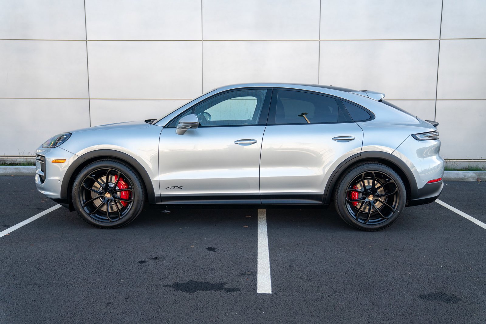 New 2026 Porsche Cayenne GTS image 2