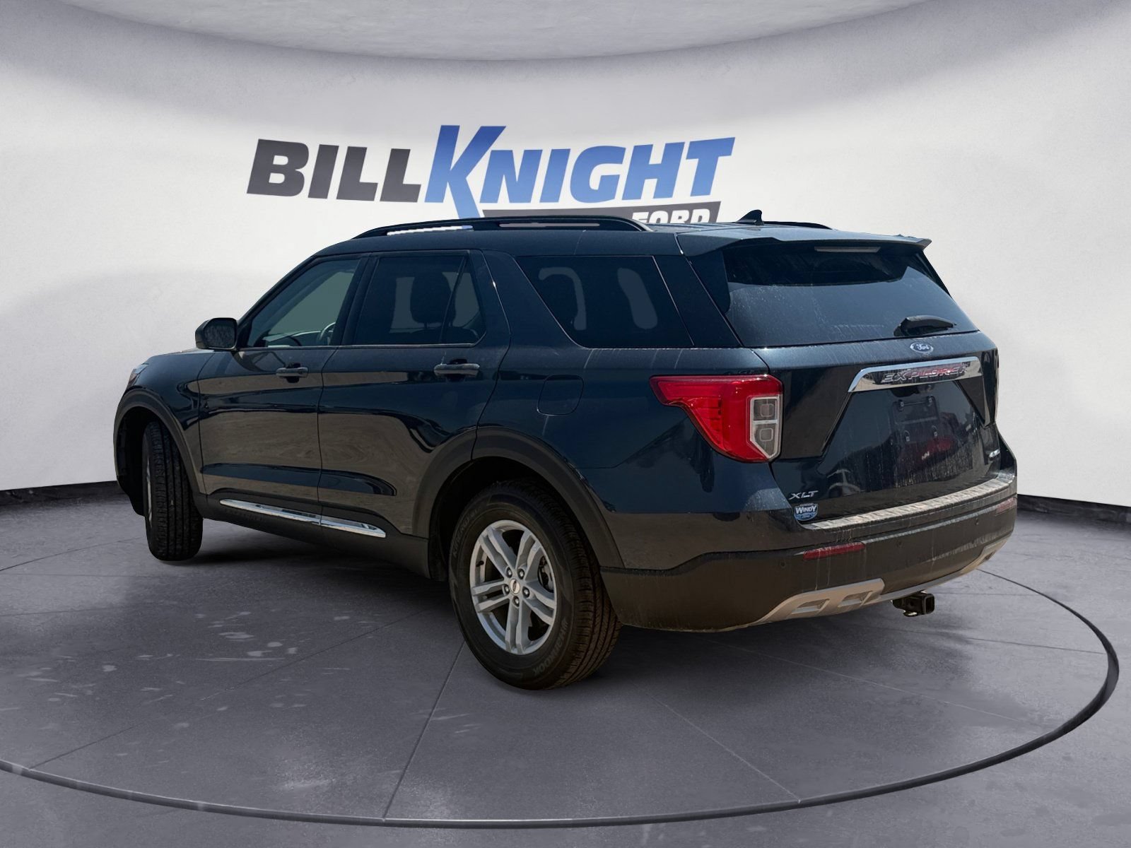 Used 2023 Ford Explorer XLT w/ Equipment Group 202A AWD/4WD image 3