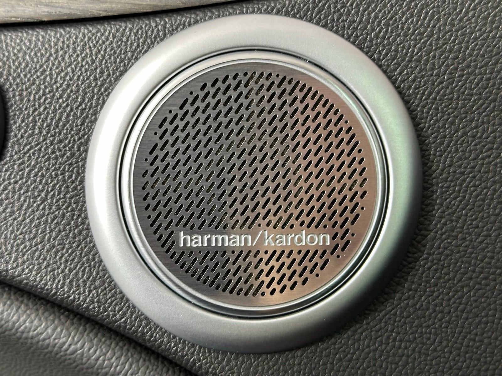 Used 2022 Alfa Romeo Stelvio Ti AWD/4WD image 34