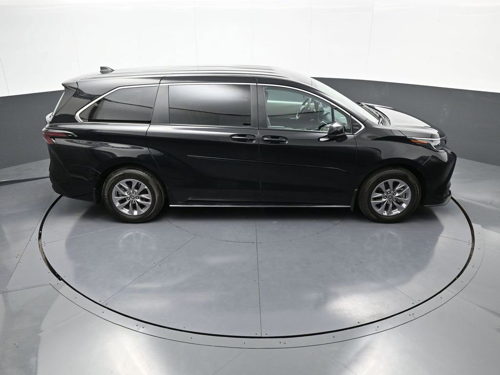 Used 2024 Toyota Sienna LE w/ Protection Package (TMS) AWD/4WD image 33