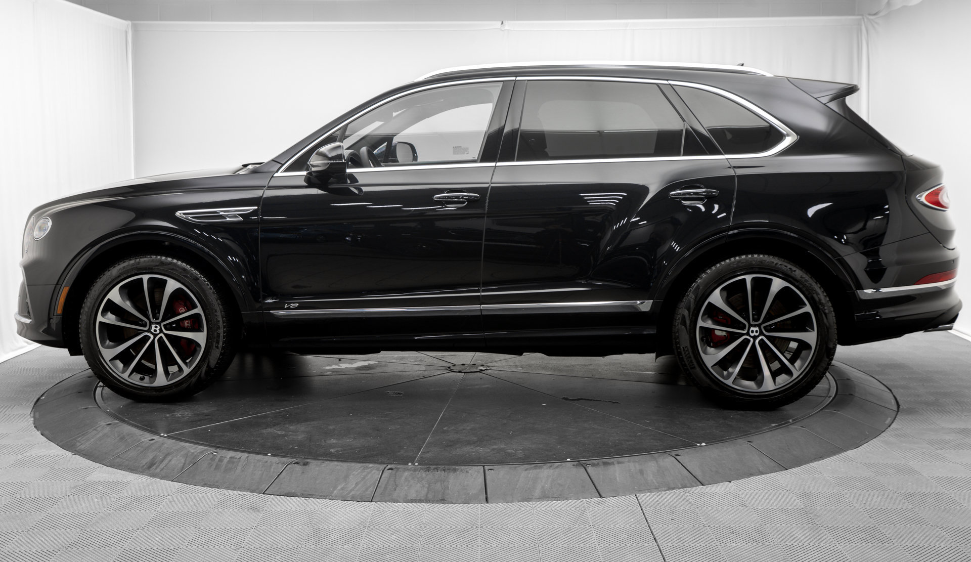 Certified 2022 Bentley Bentayga AWD/4WD image 5