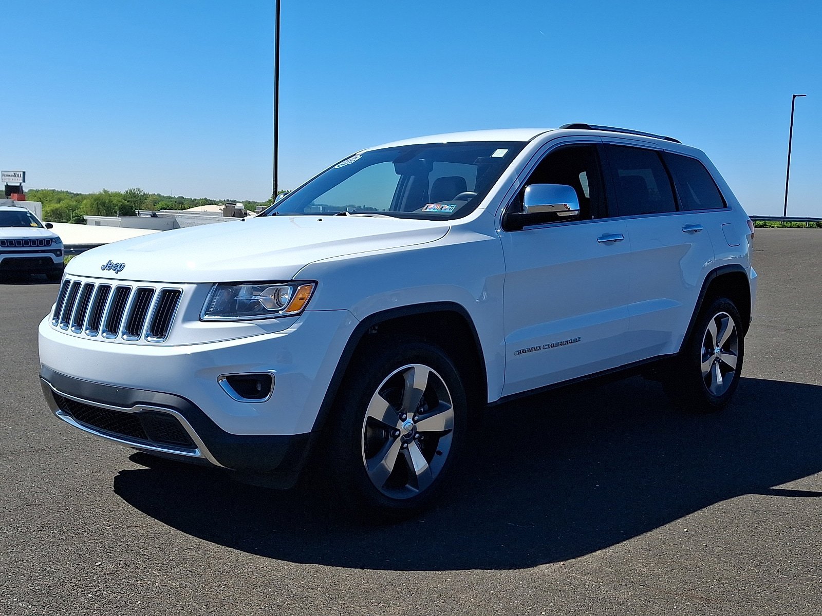 Used 2016 Jeep Grand Cherokee Limited w/ Trailer Tow Group IV AWD/4WD image 3