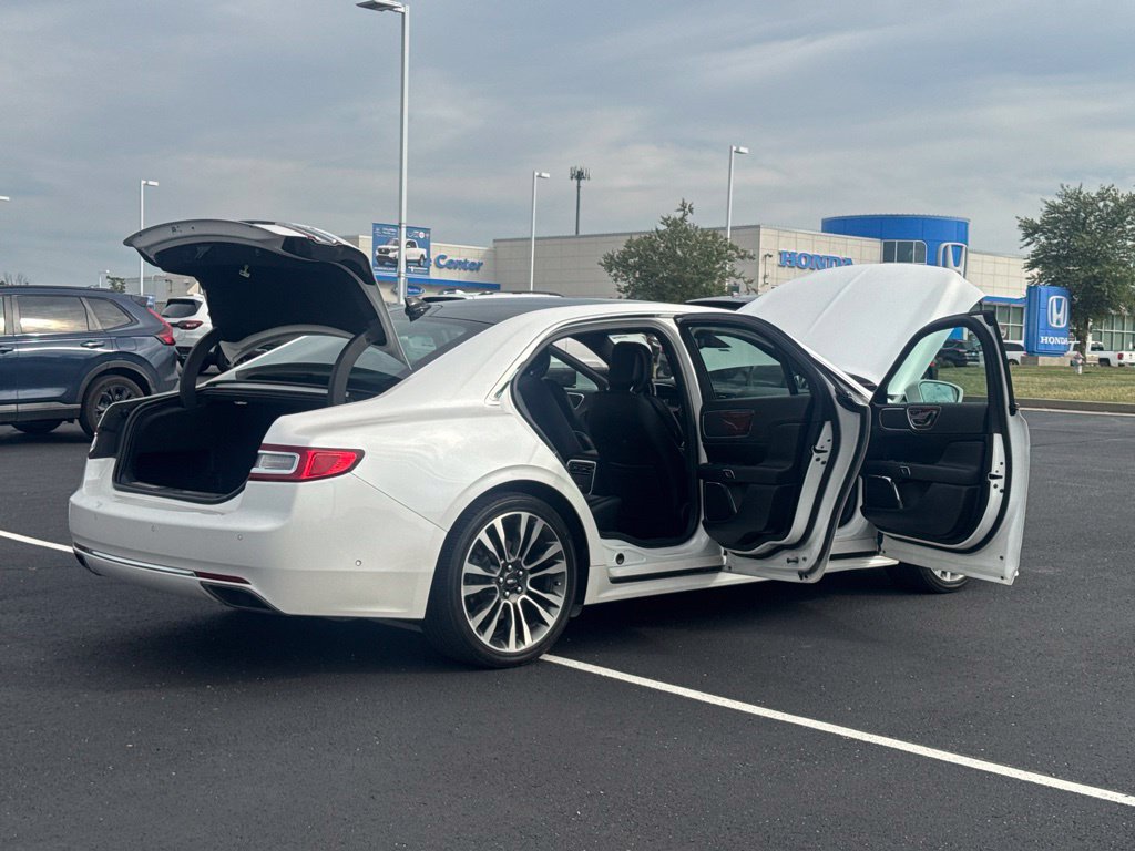 Used 2018 Lincoln Continental Select AWD/4WD image 20