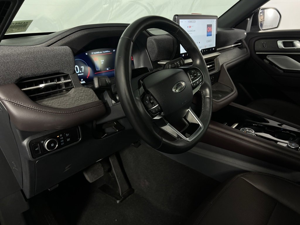 Used 2025 Ford Explorer Platinum w/ LUX Leather Package image 23
