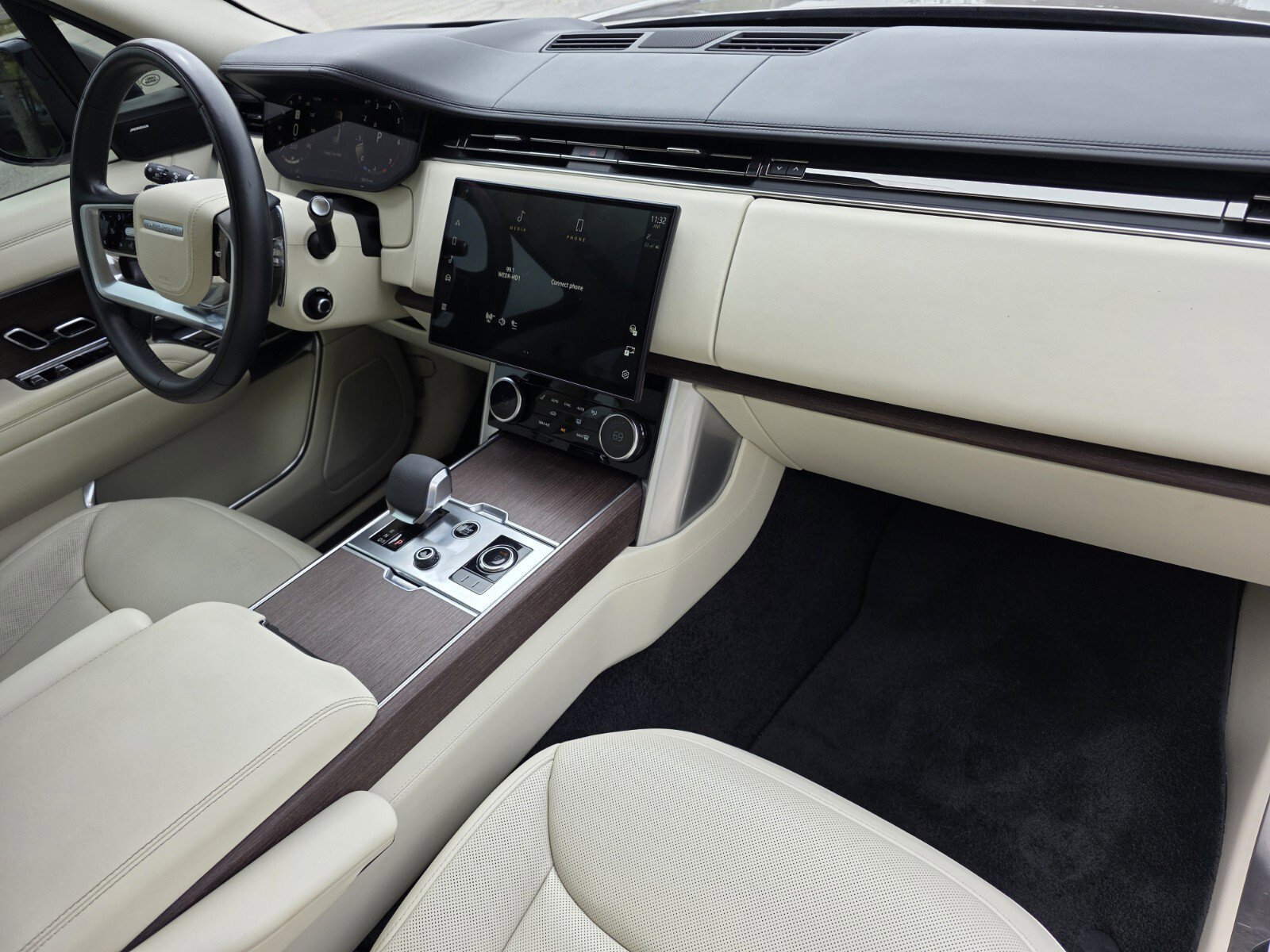 Certified 2023 Land Rover Range Rover SE image 23