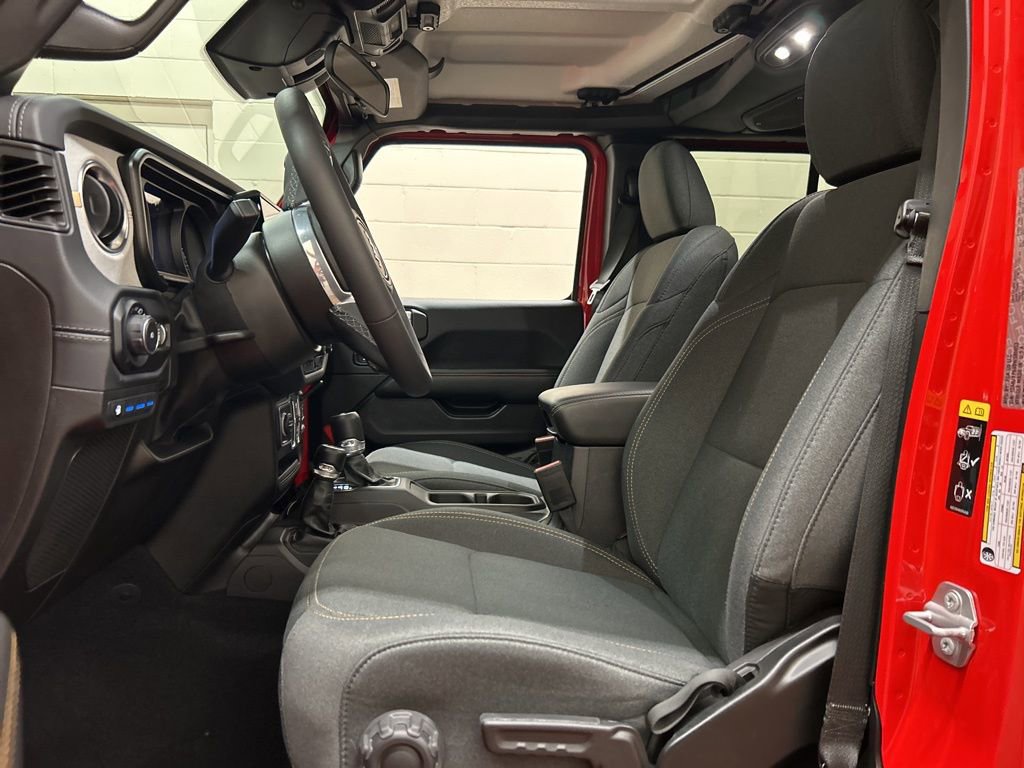 Used 2025 Jeep Wrangler Unlimited Sahara image 7