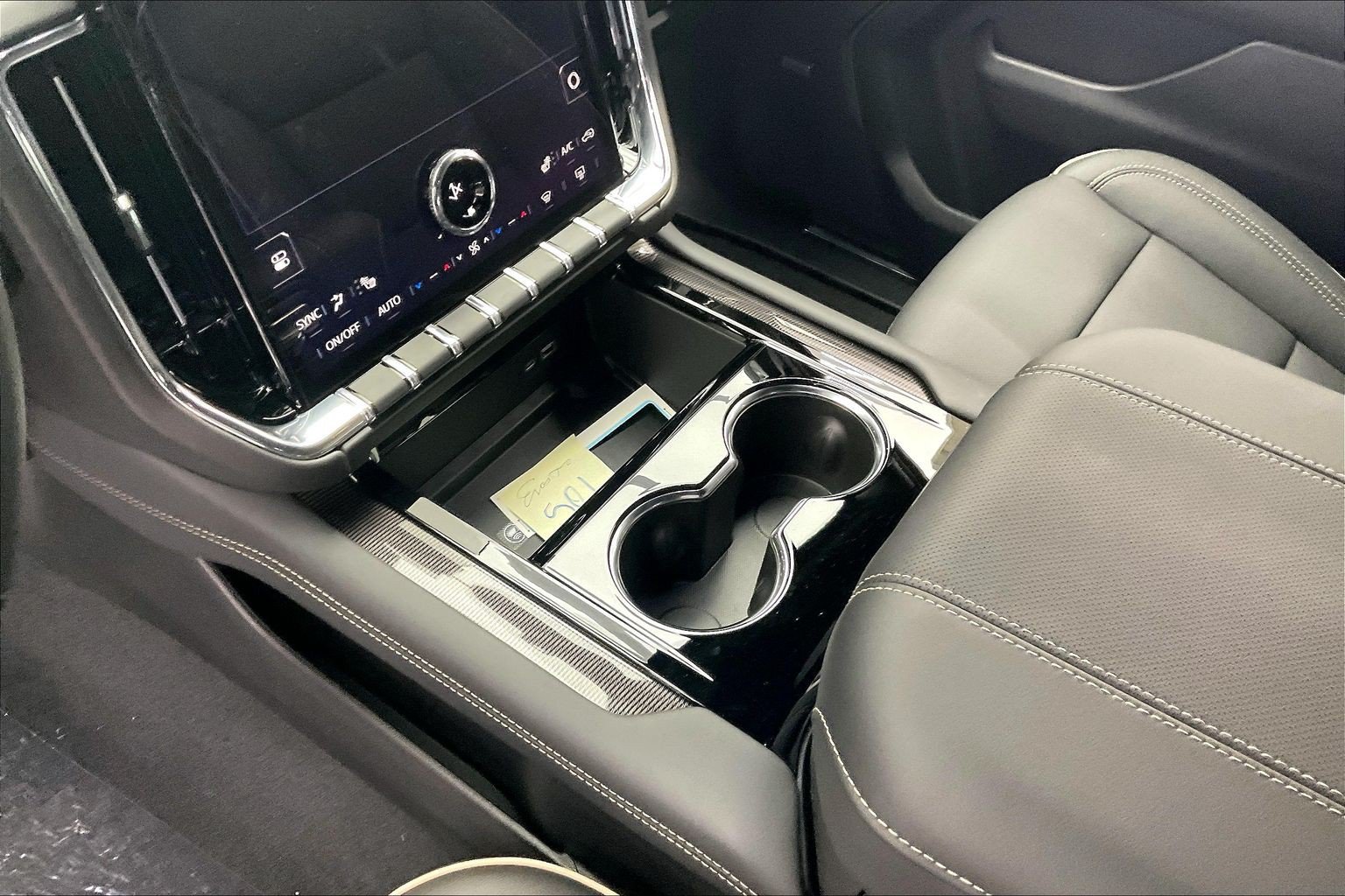 New 2026 GMC Yukon XL Elevation AWD/4WD image 8