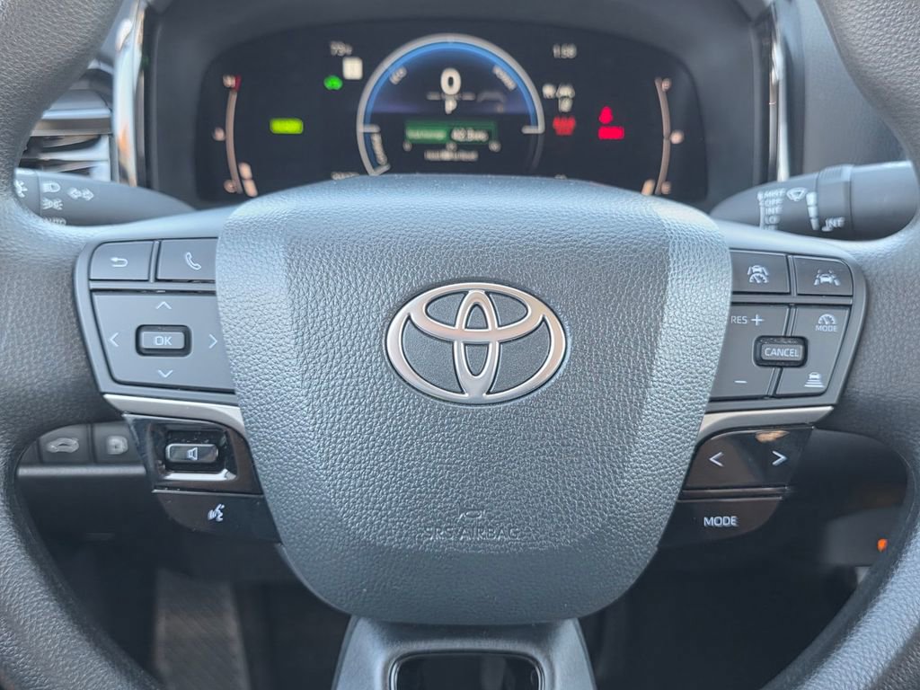 Used 2025 Toyota Camry LE image 35