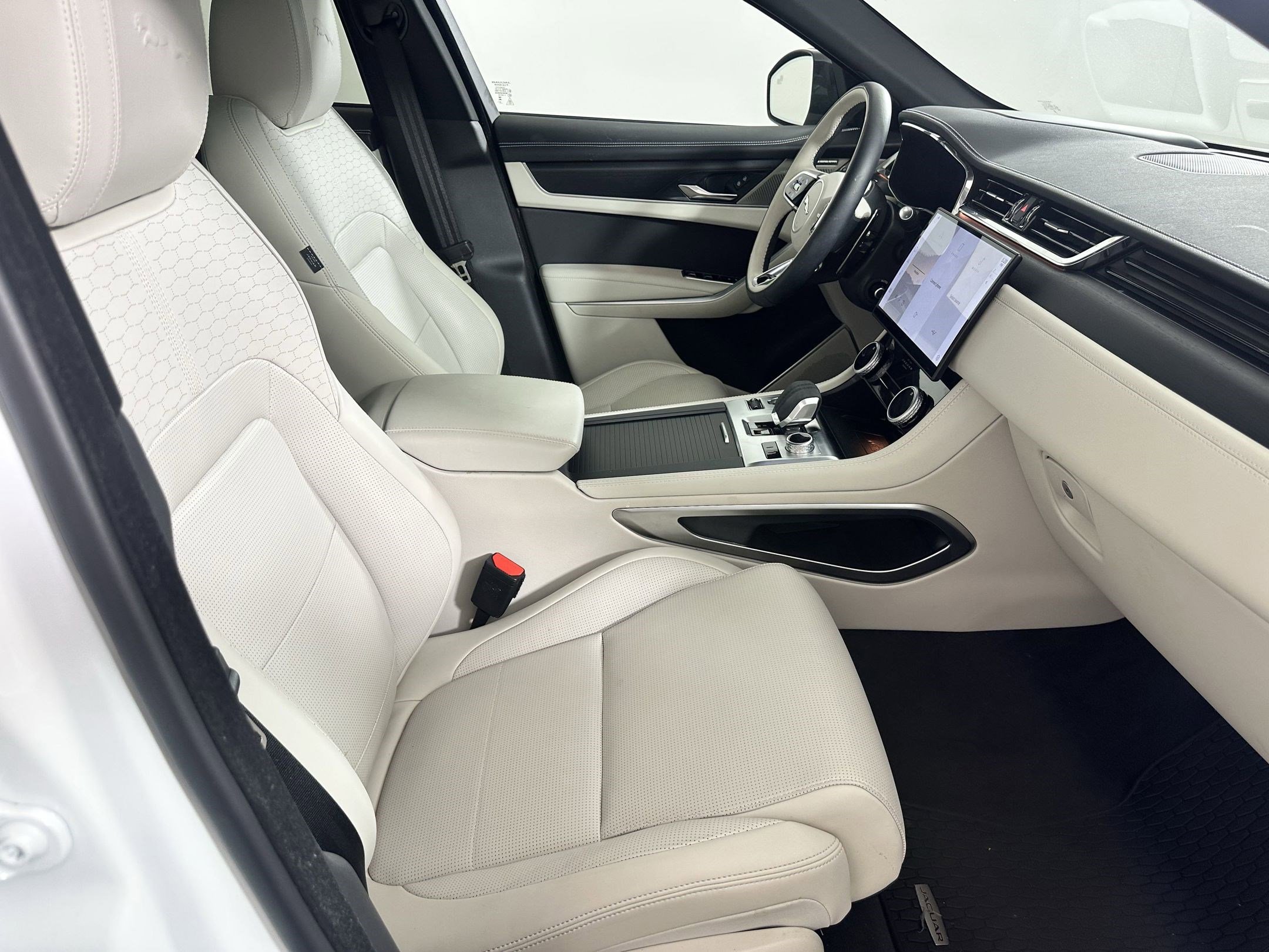 New 2026 Jaguar F-PACE R-Dynamic S image 18