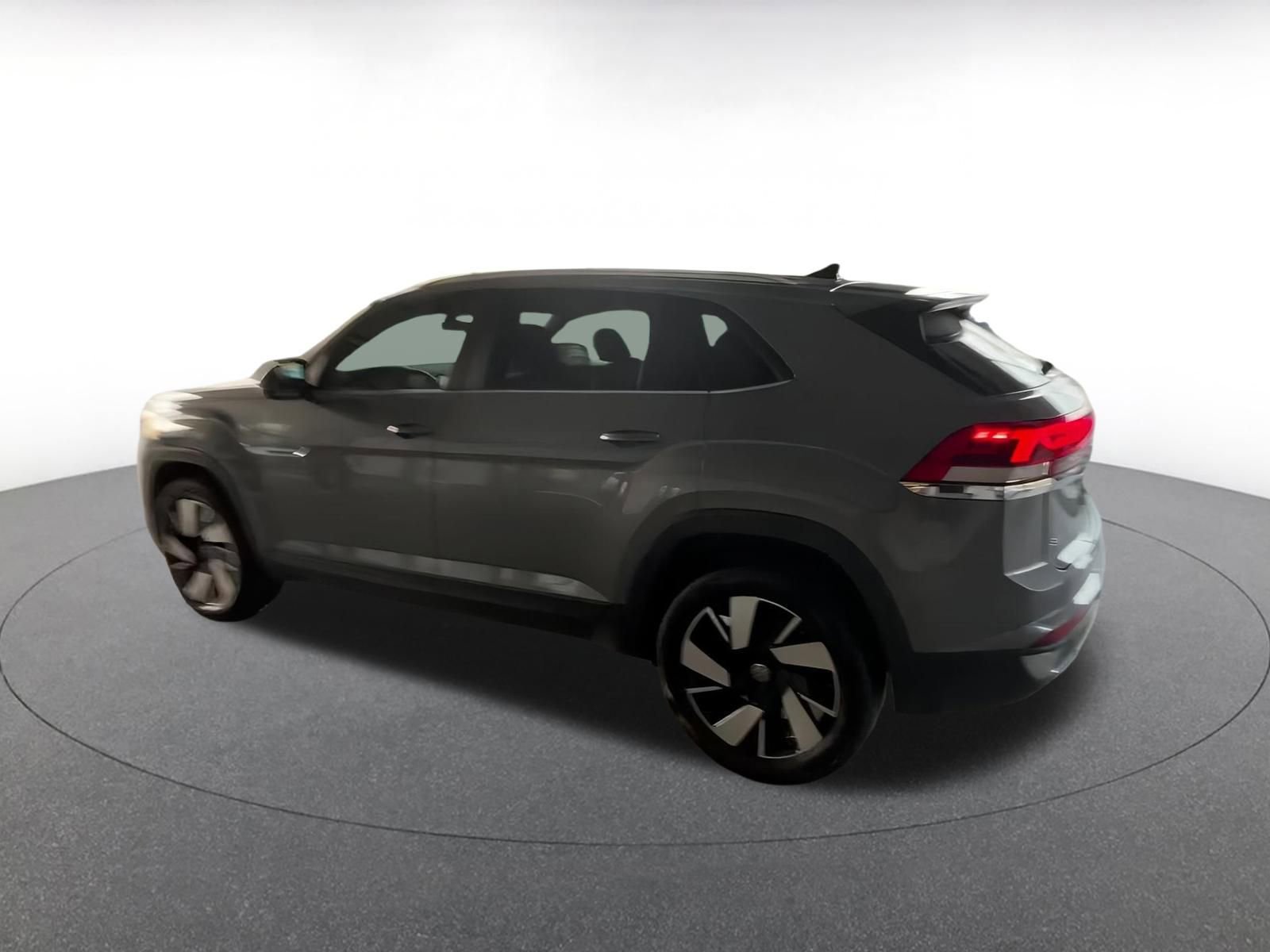 Used 2025 Volkswagen Atlas Cross Sport SE image 10