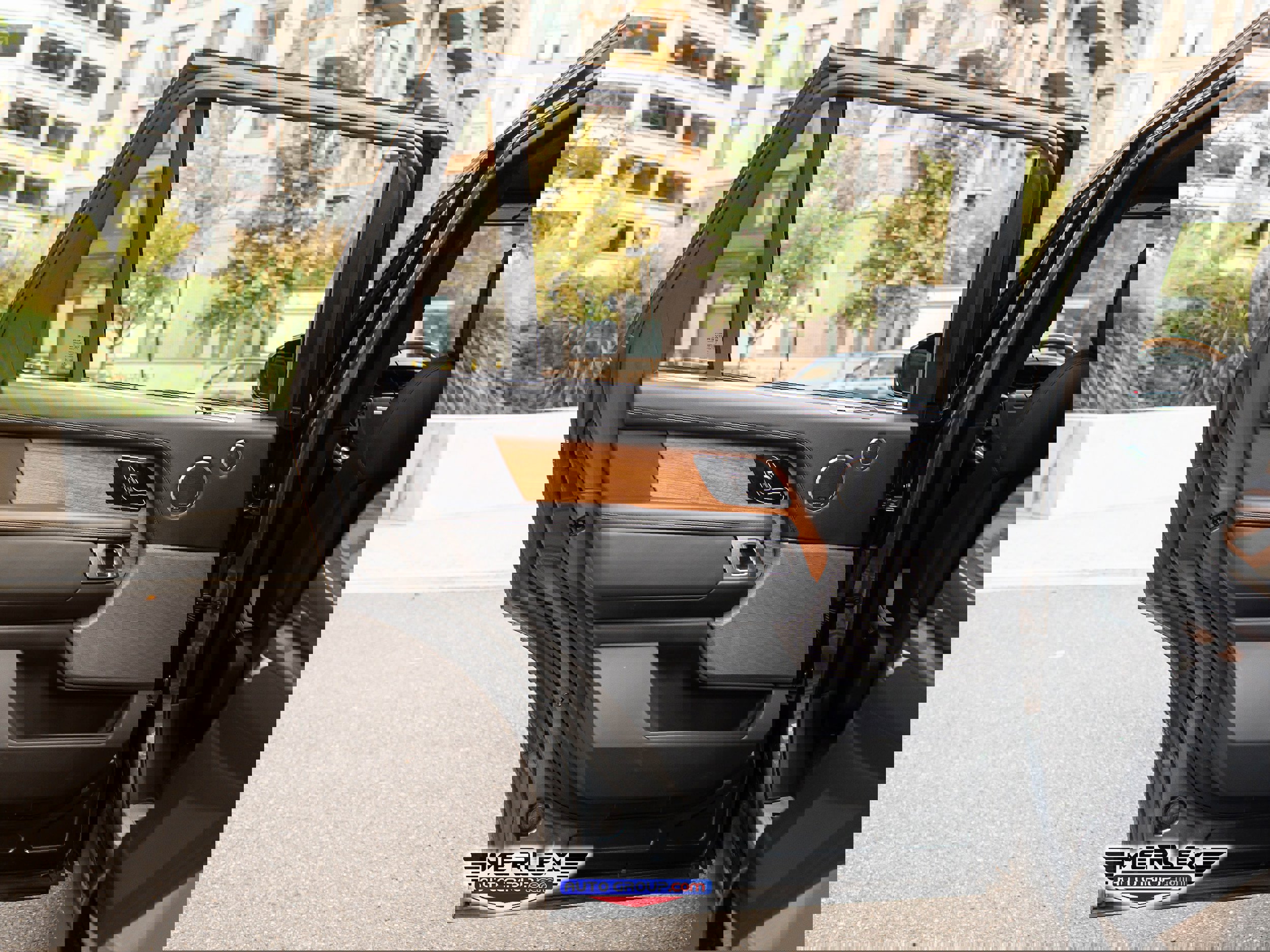 Used 2018 Land Rover Range Rover Long Wheelbase Supercharged image 48