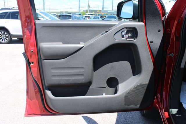 Used 2018 Nissan Frontier Desert Runner RWD image 10