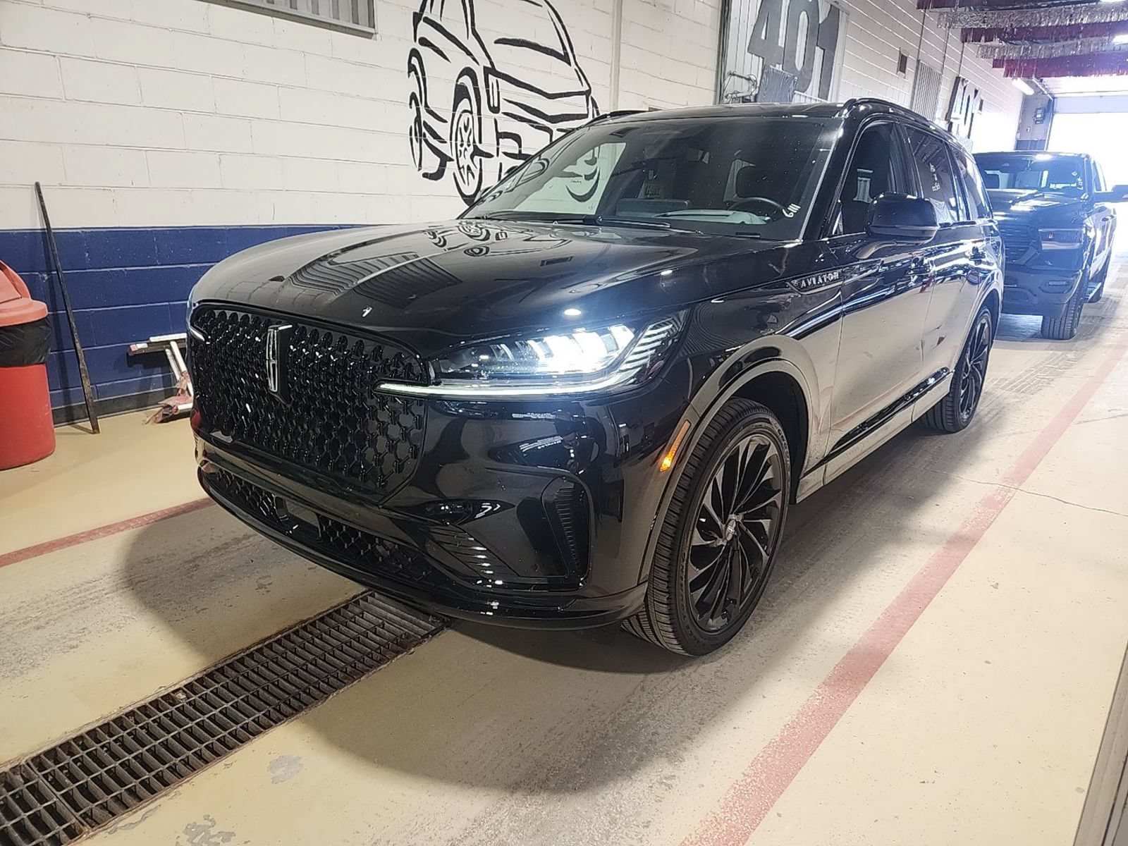 Used 2026 Lincoln Aviator Reserve w/ Jet Appearance Package AWD/4WD image 1