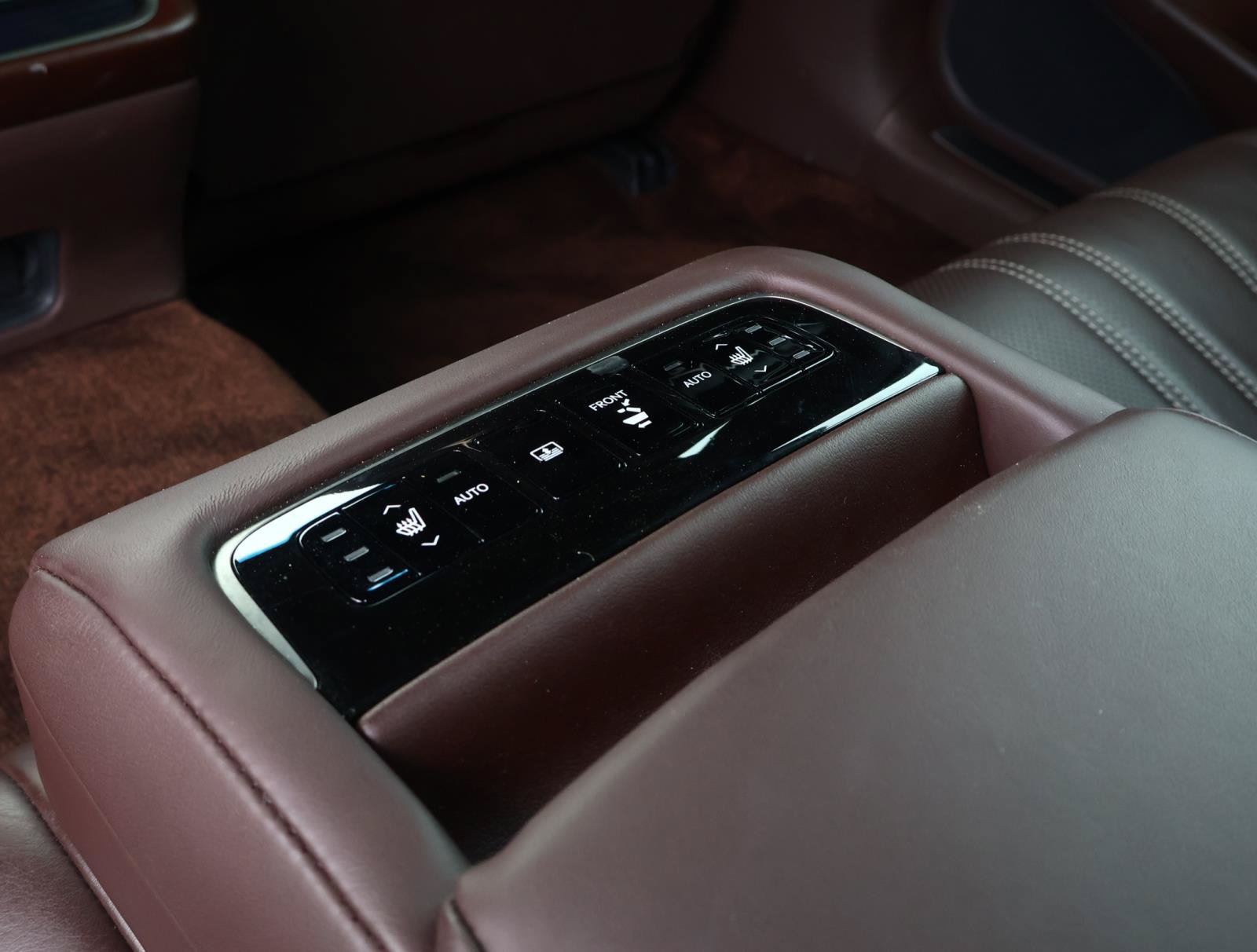 Used 2020 Lexus LS 500 w/ Interior Upgrade Package RWD image 20