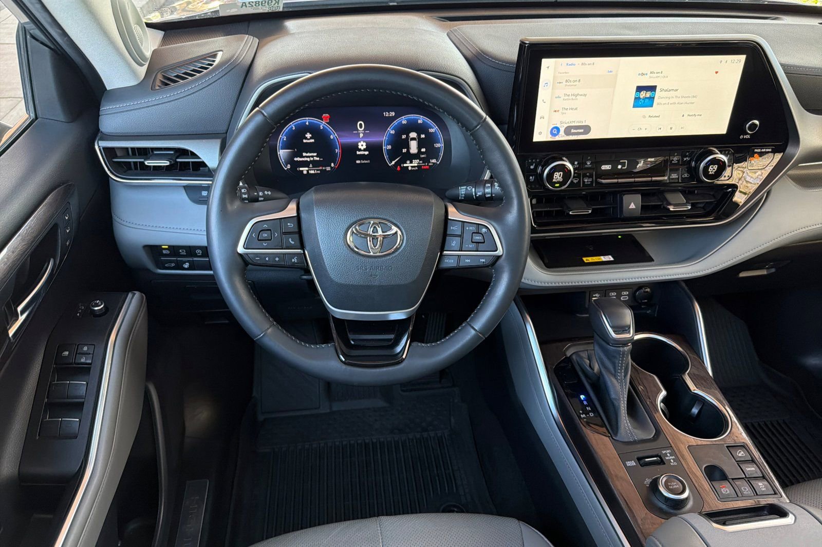 Used 2023 Toyota Highlander Limited image 14