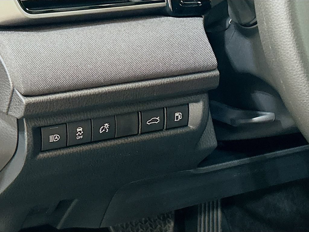 New 2026 Toyota Camry Hybrid FWD image 11