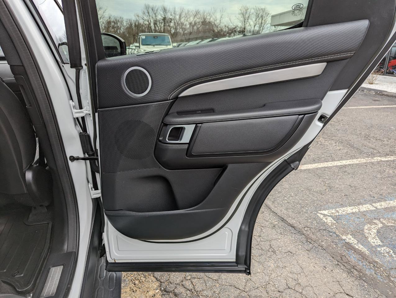 Used 2023 Land Rover Discovery S R-Dynamic image 30