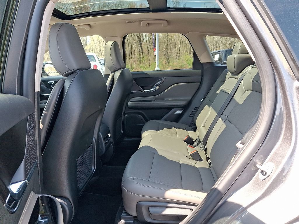 Used 2024 Lincoln Corsair AWD w/ Equipment Group 101A image 11