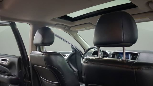 Used 2020 Nissan Pathfinder Platinum FWD image 16