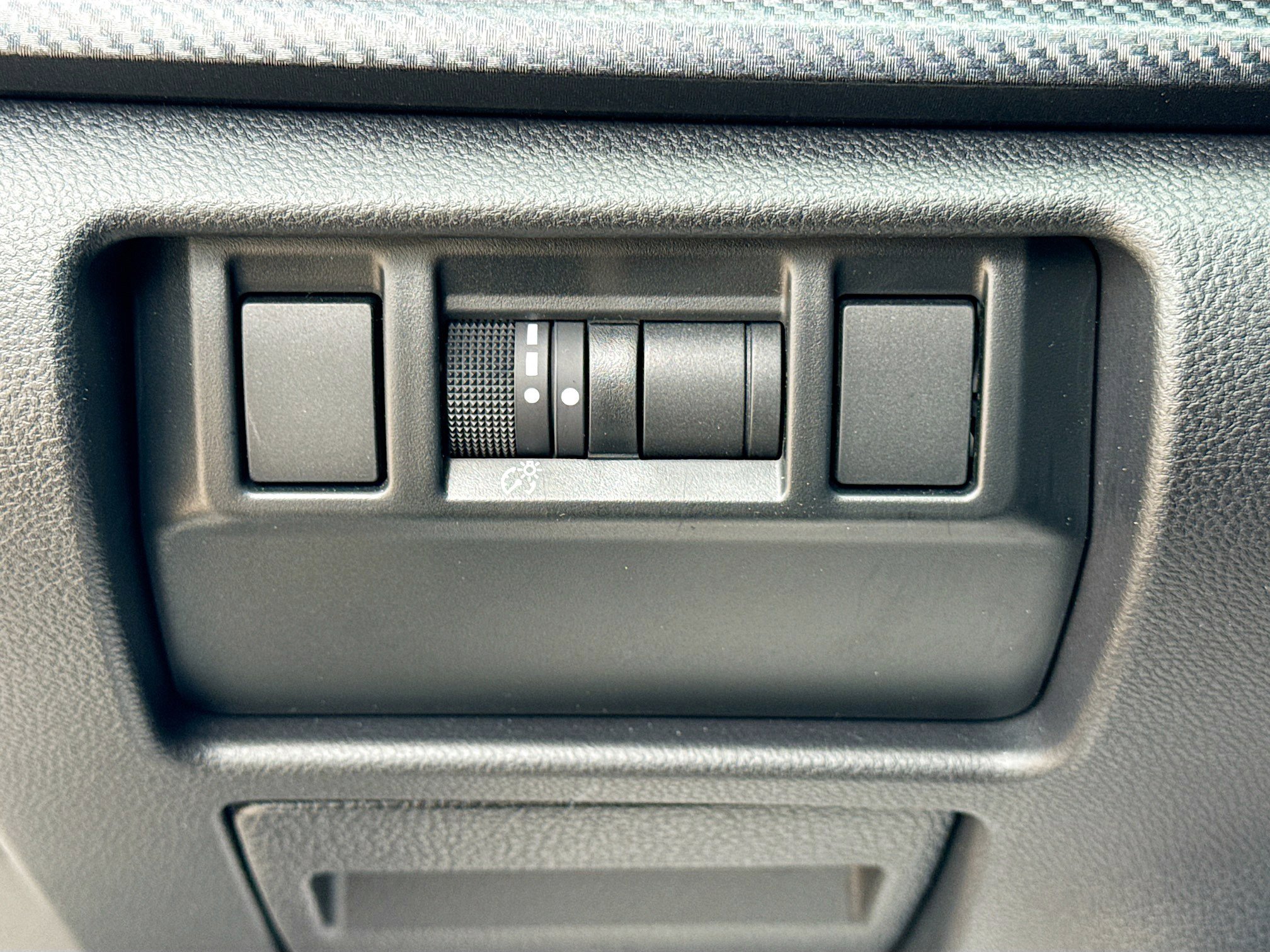 Used 2025 Subaru Crosstrek 2.5i Sport AWD/4WD image 34