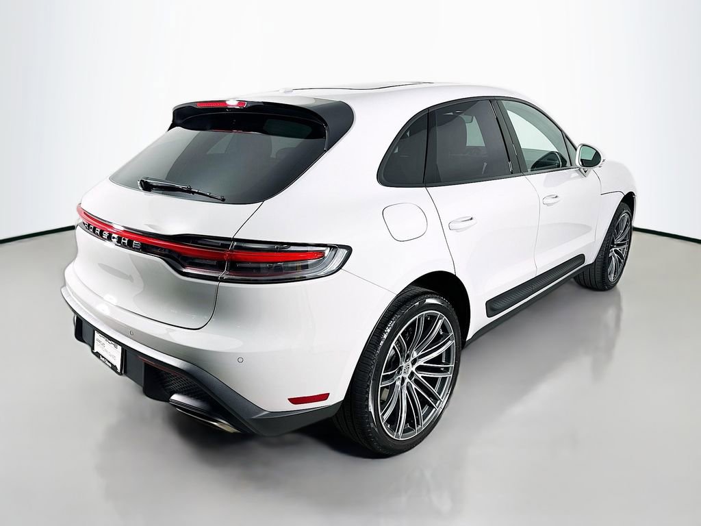 Certified 2025 Porsche Macan image 9