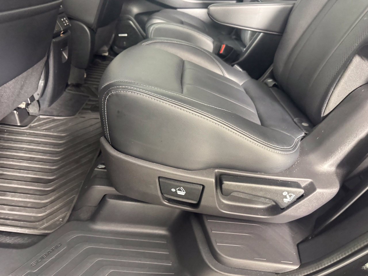 Used 2023 Subaru Ascent Limited w/ Technology Package AWD/4WD image 29