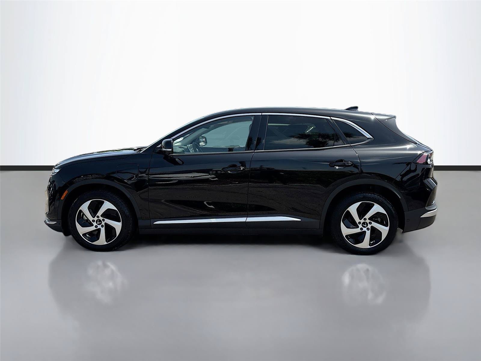 New 2025 VinFast VF 8 Eco AWD/4WD image 4