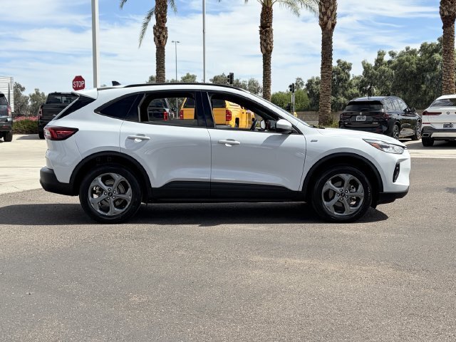 Used 2025 Ford Escape ST-Line Select AWD/4WD image 5