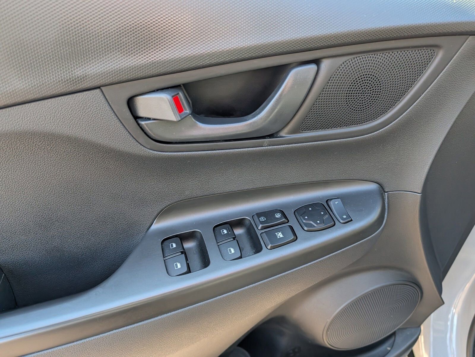 Used 2022 Hyundai Kona SEL image 26