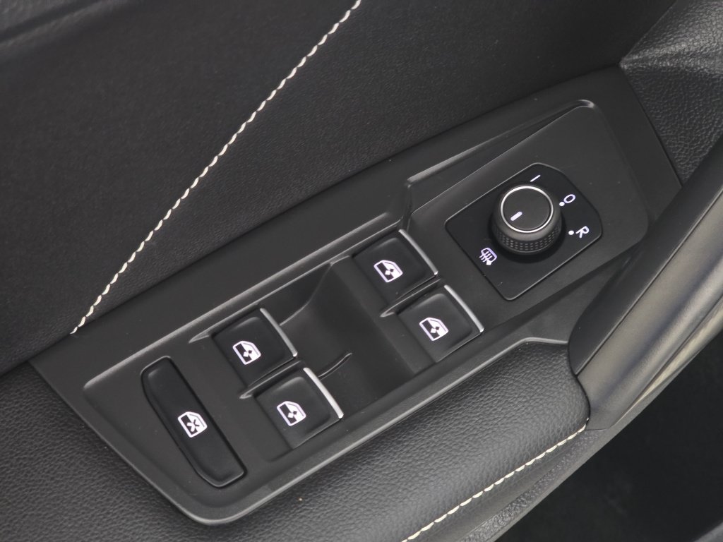 Used 2024 Volkswagen Tiguan SE R-Line AWD/4WD image 40