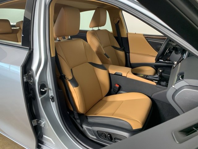 Used 2025 Lexus ES 300h w/ Premium Package image 25