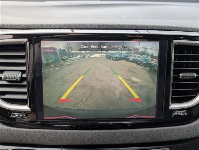 Used 2024 Chrysler Pacifica Touring-L image 14